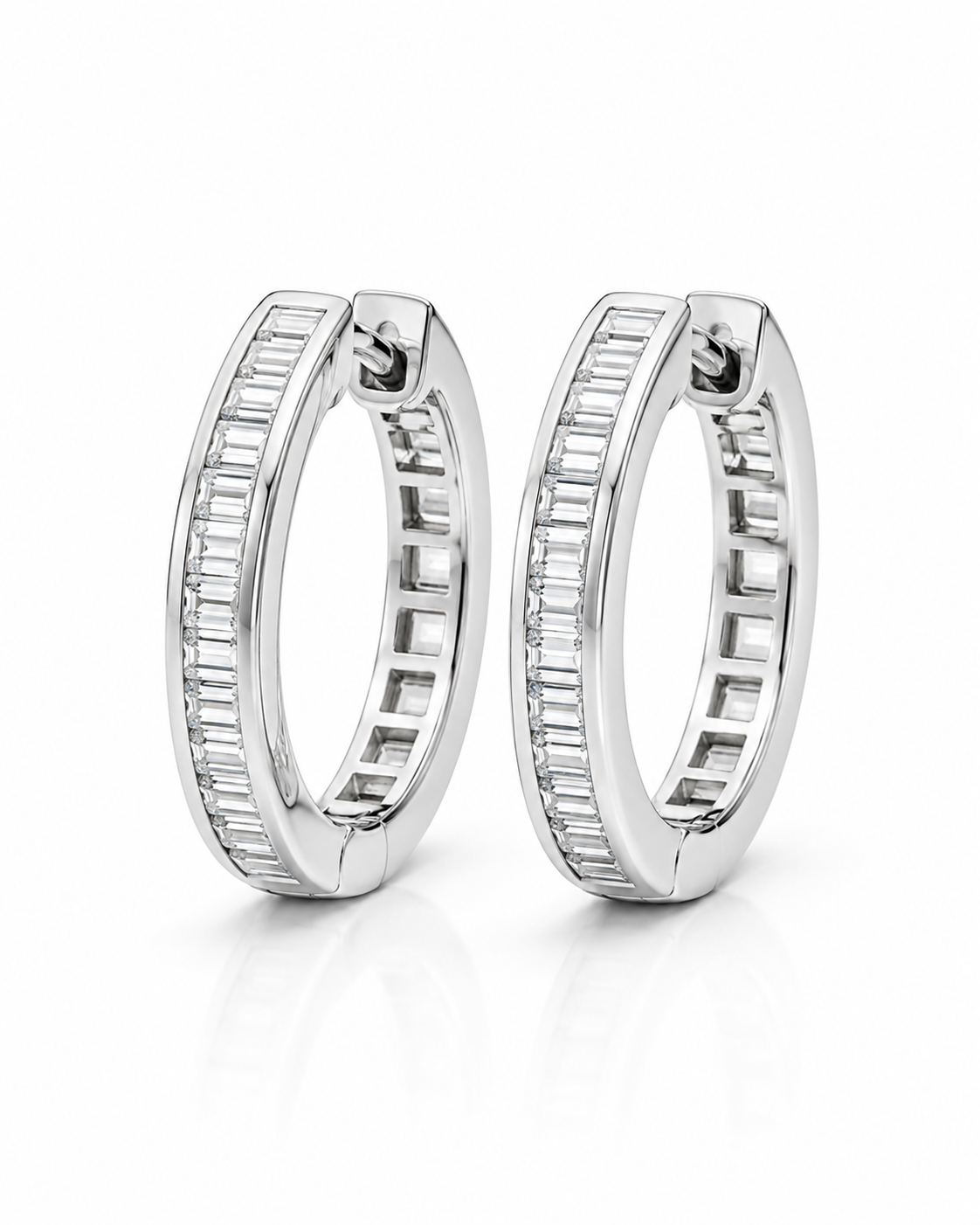 STEP RIVIÈRE BAGUETTE-CUT DIAMOND HUGGIES